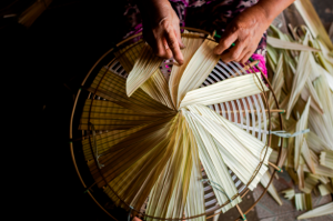 Sản phẩm mỹ nghệ từ lá Cọ