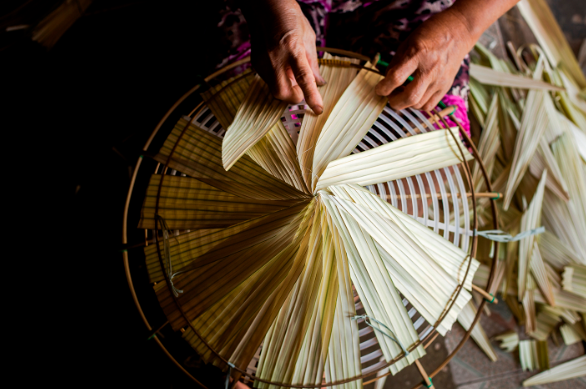 Sản phẩm mỹ nghệ từ lá Cọ